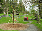 ¨Kinderspielplatz auf der rechten Strassenseite zwischen Flims und Fidaz